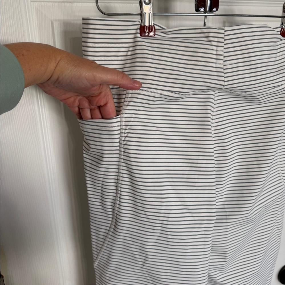 Halara White and Black Striped Drawstring Joggers. NWT, size XL - Picture 4 of 5